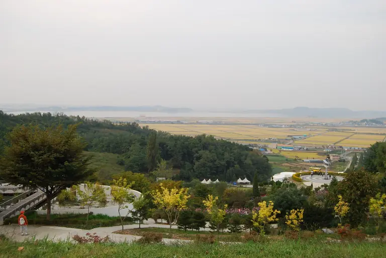 Asan: A neighboring city with many popular attractions